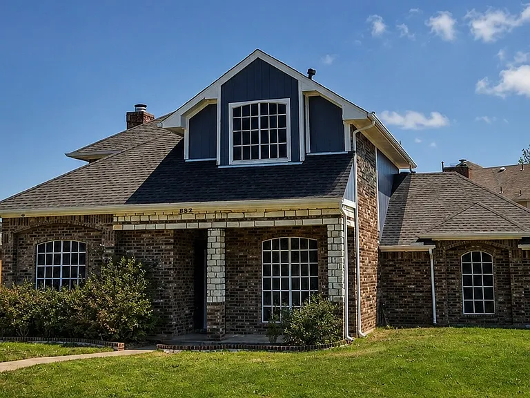 632 Mockingbird Ln — Photo 1