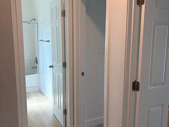 3rd image of 4127 McLaughlin Ave APT 20