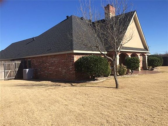 5th image of 641 Cynthia Ct