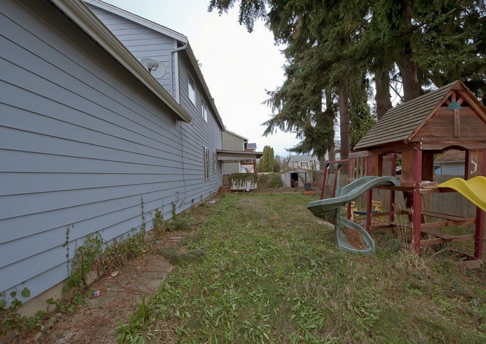 2nd image of 10135 Meridian Ave