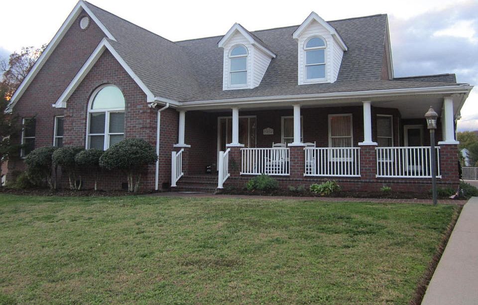 1st image of 3824 Derby Dr
