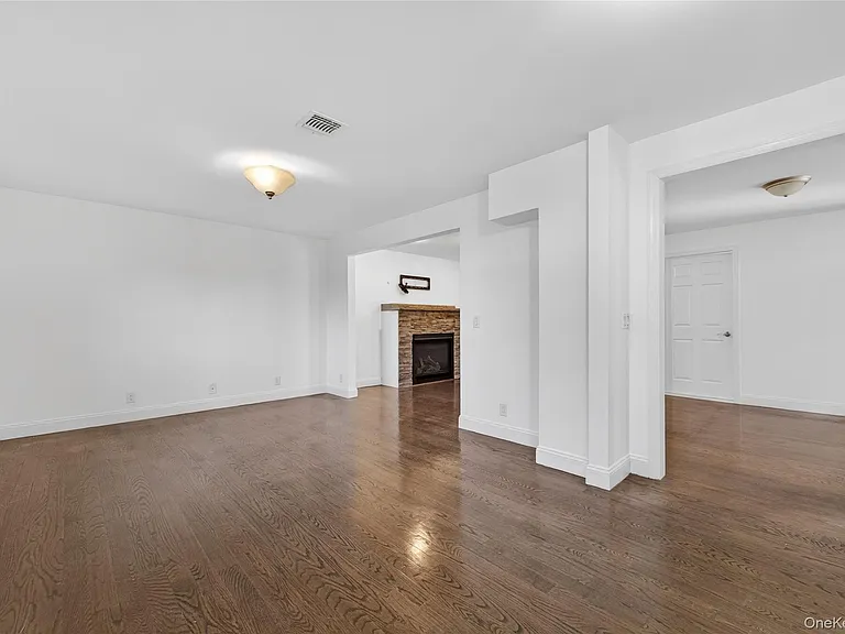 8 Lee Gray Ct — Photo 5