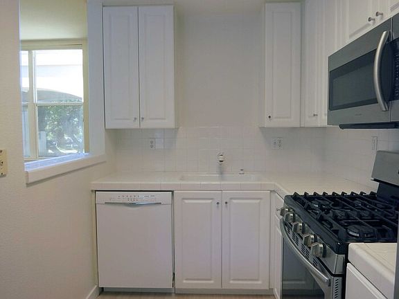 5th image of 321 Dunsmuir Ter Unit 1