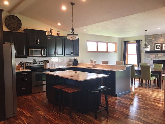 3rd image of 4424 Deer Point Dr