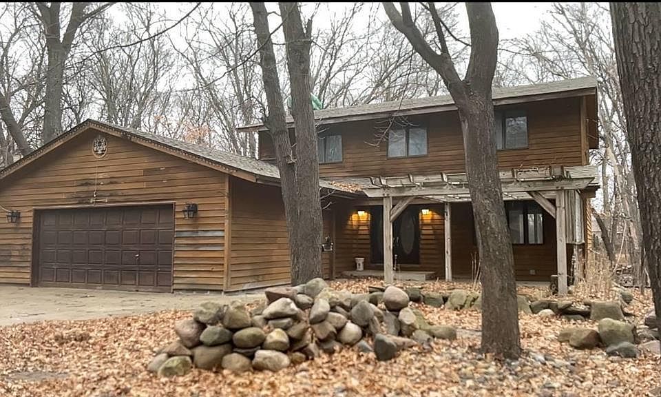 1st image of 939 Lois Ln