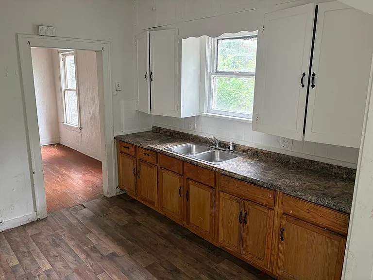 132 E Jordan St — Photo 6