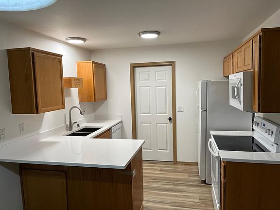 4th image of 12617 Woodland Ave E