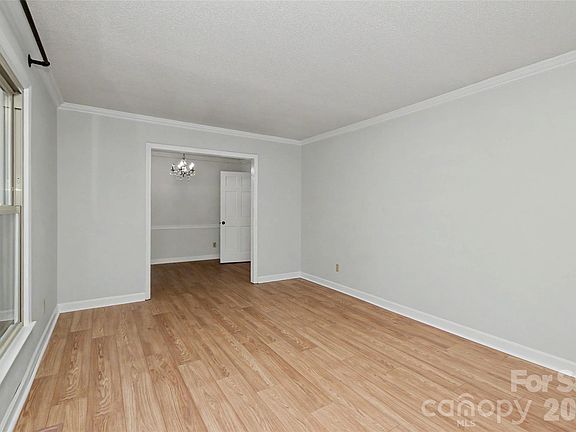 5th image of 5026 Kittredge Rd