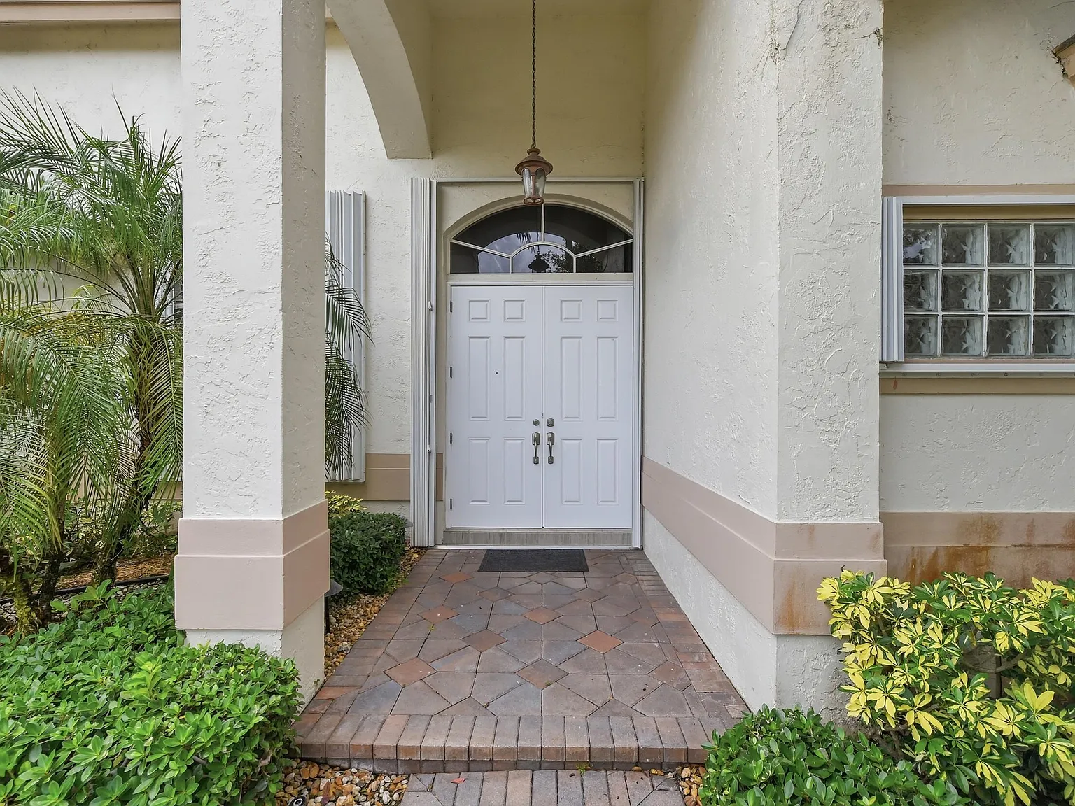 5 bed, 3.0 bath, 2619 sqft, $8,300 — Photo 3