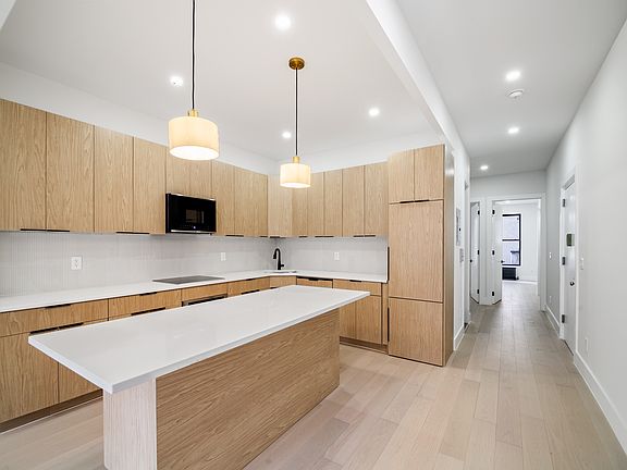 3rd image of 237 W 72nd St APT 5