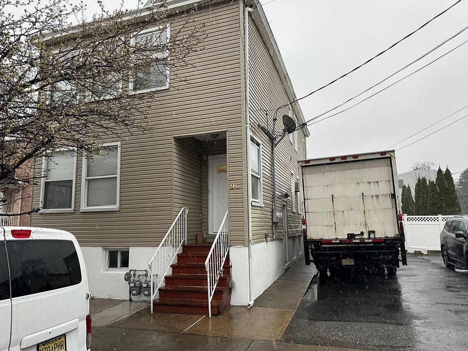 1st image of 96 Garfield Ave Floor 1