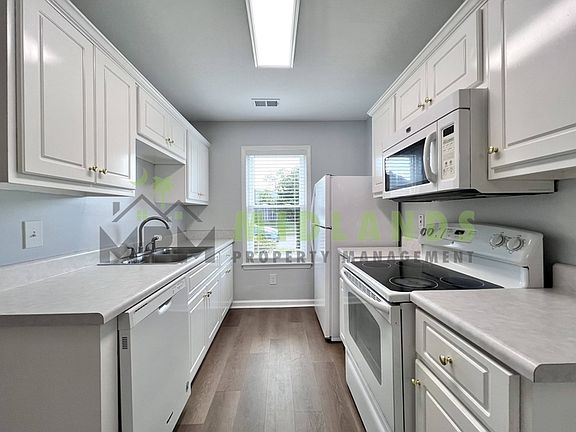 3rd image of 202 Elders Pond Cir