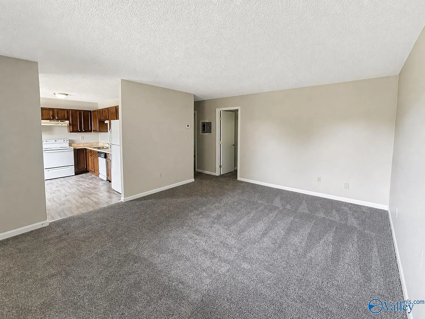 2 bed, 1.0 bath, 700 sqft, $850 — Photo 1