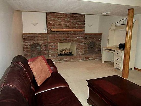 5th image of 1276 Armstrong Dr