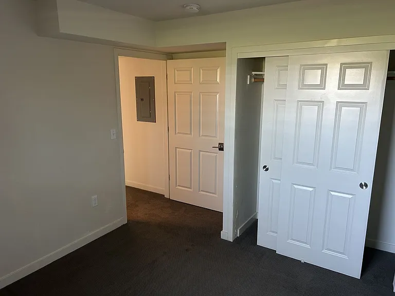 445 Southwest Blvd #8 — Photo 11