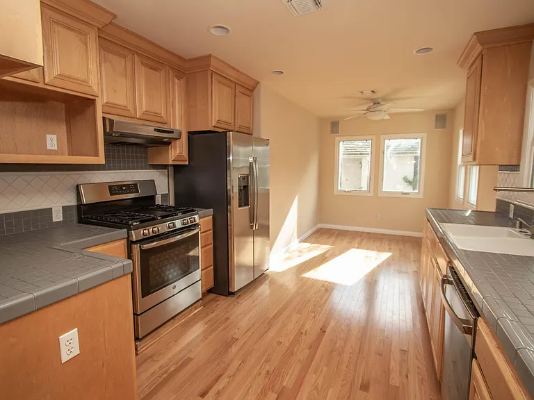 234 Roycroft Ave #C — Photo 8