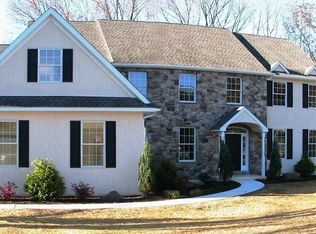 1101 Rosewood Ln, Glen Mills, PA 19342