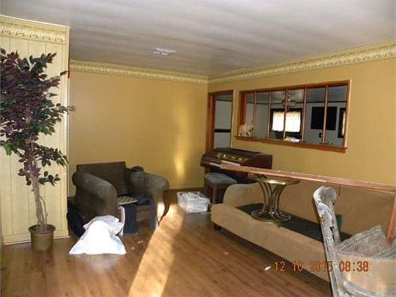 2nd image of 3025 Lake St