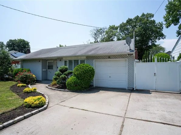 890 Edwards Boulevard, Valley Stream, NY 11580