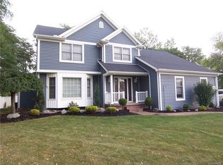 5533 Twilight Ln, Lockport, NY 14094
