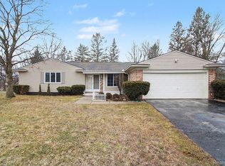 2280 Geyer Ct, Lake Orion, MI 48360