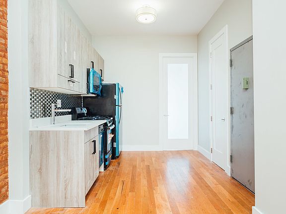 5th image of 1065 Lafayette Ave APT 4A