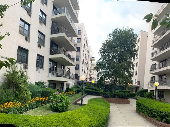 3845 Shore Parkway image 1 of 18