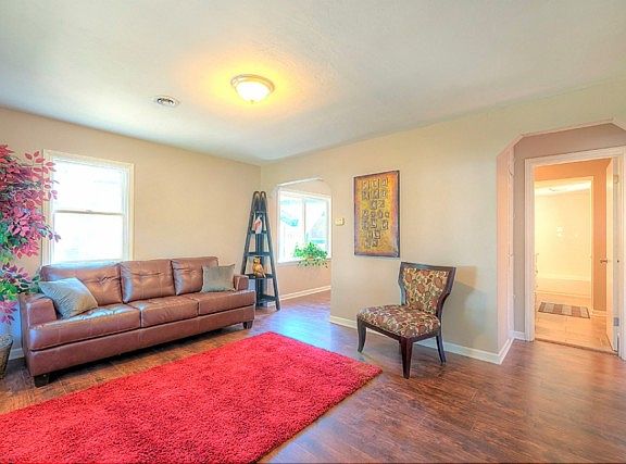 5th image of 247 Winona Dr