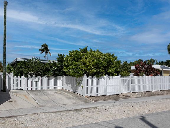 2nd image of 1704 Bahama Dr