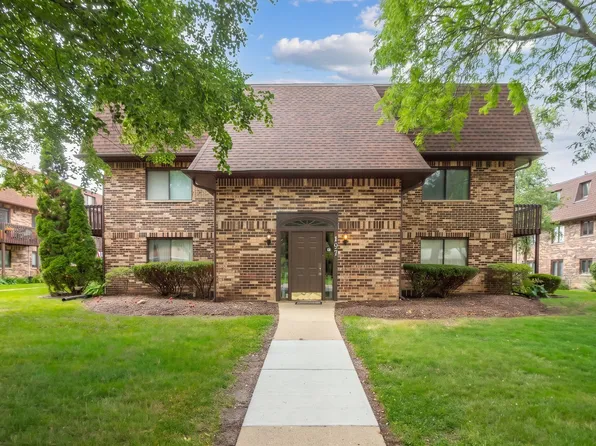 197 Uteg St APT 201A, Crystal Lake, IL 60014