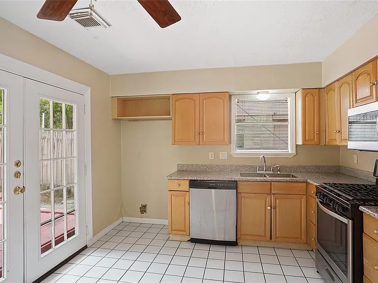 10518 Linecamp Dr — Photo 7