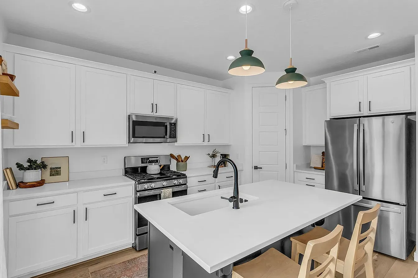 4 bed, 2.5 bath, 1970 sqft, $2,650 — Photo 3