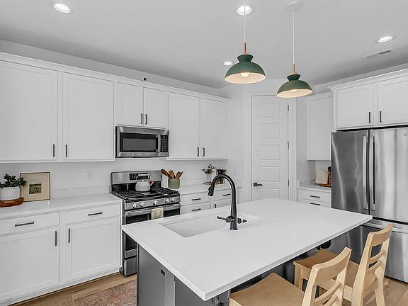 3rd image of 1748 N Killdeer Dr