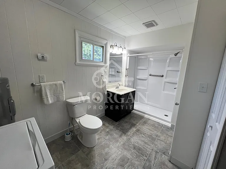 108 W 5th St — Photo 5