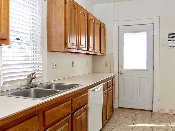 5th image of 206 Hannum Ave