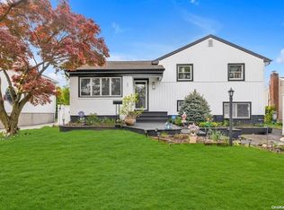 2541 Hyacinth St, Westbury, NY 11590