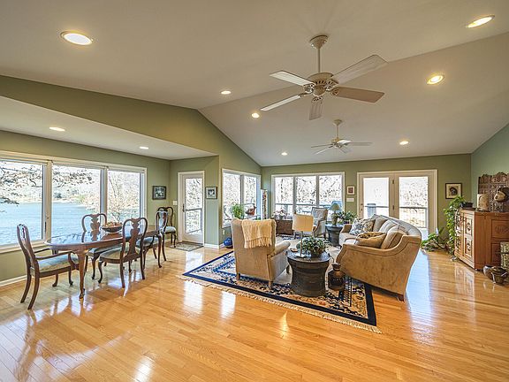 3rd image of 113 Land Harbor Ln