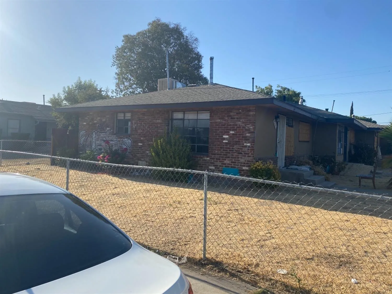 3354 E Clinton Ave photo 1