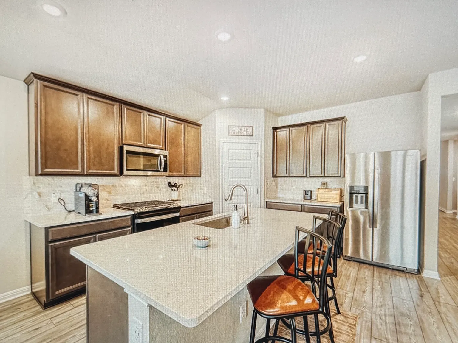 4 bed, 2302 sqft, $2,250 — Photo 2