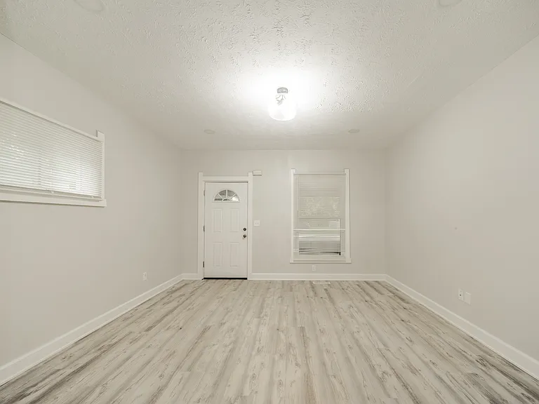 2344 N Capitol Ave — Photo 4
