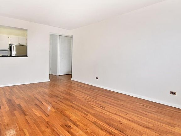 3rd image of 3311 Giles Pl APT 6A