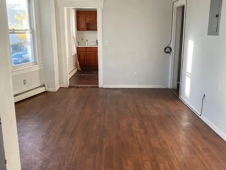 335 Washington Ave — Photo 2