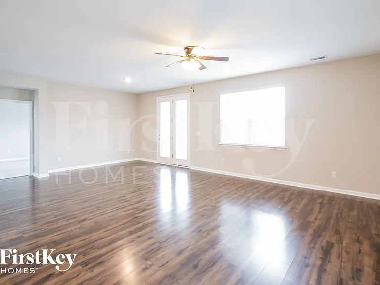 169 Greenwich Dr — Photo 3