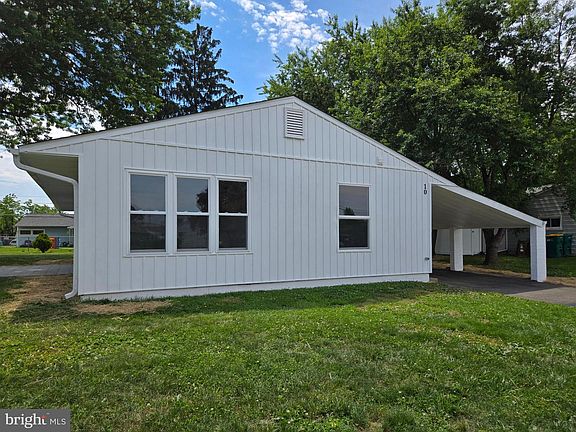 3rd image of 10 Linden Ln