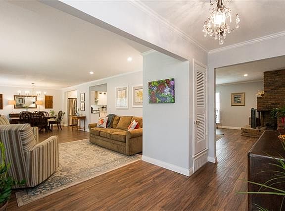 5th image of 1208 Pebble Creek Dr