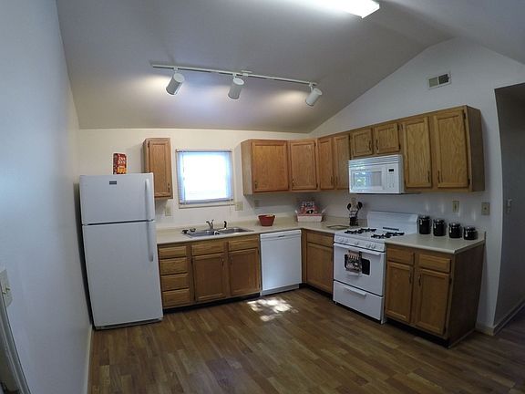 2nd image of 1427 Columbia St #2e3e7c21b