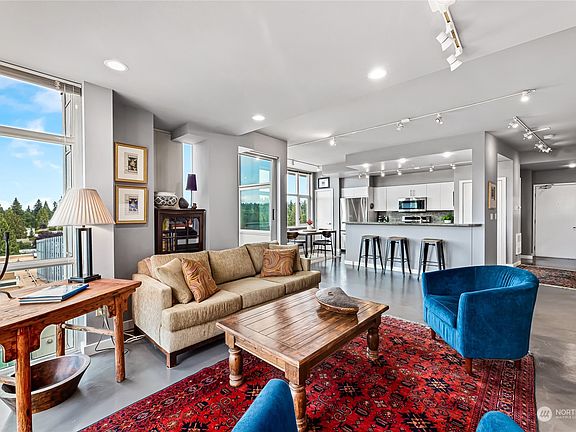 3rd image of 1100 106th Avenue NE #811