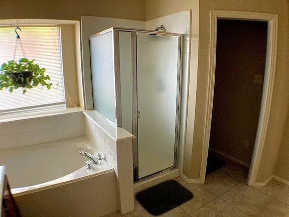 5th image of 4806 Redwood Dr