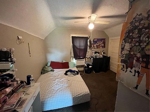 4th image of 2533 Brooklyn Ave