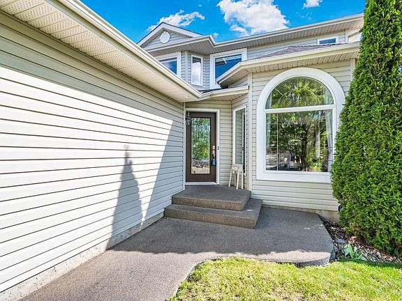 4th image of 591 Byrne Cres SW